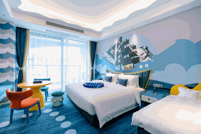 酒店坐拥抚仙湖山水风光及万亩欢乐王国 715间设计独特的海洋主题客房